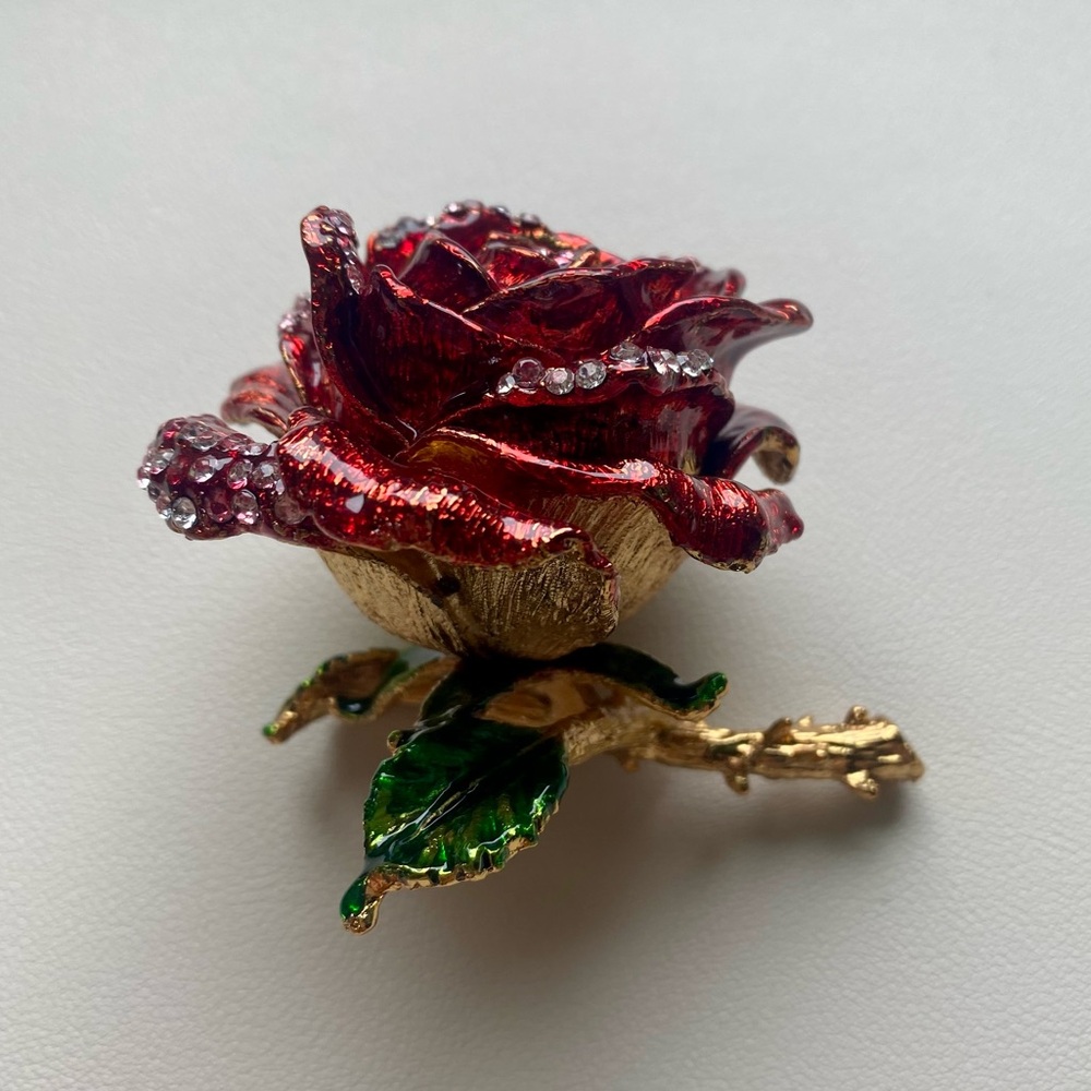 Elegant Red Rose jewelry home decor - Picture 2 of 6